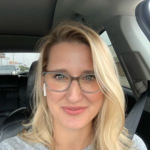 Meet your Posher, Ellee